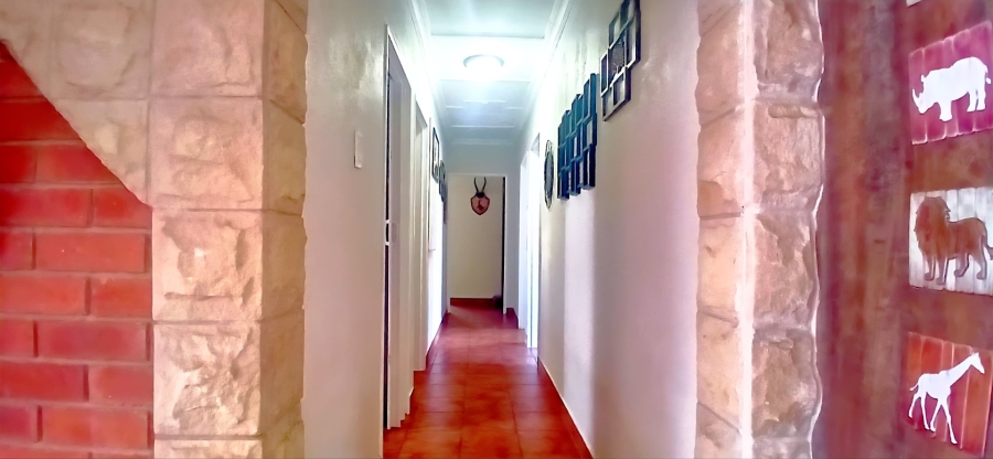 5 Bedroom Property for Sale in Langenhovenpark Free State